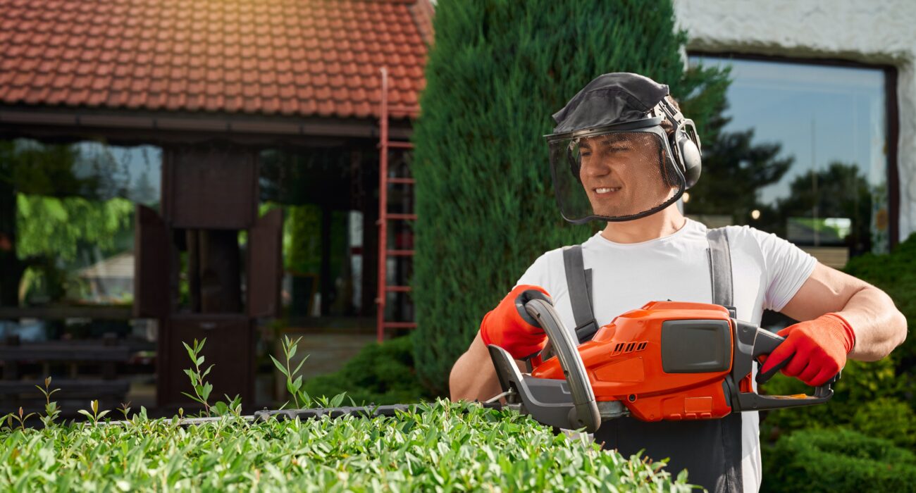 Top Signs It’s Time to Hire Expert Garden Maintenance Services